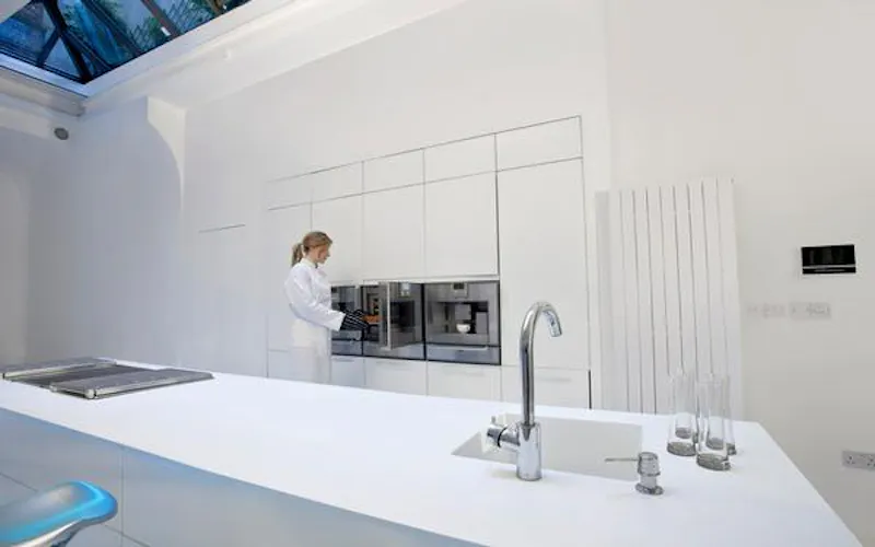 Tottenham Court Rd studio kitchen, N265 (photo 6)
