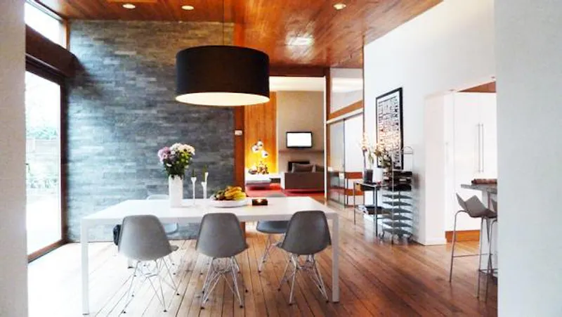 Dining room at Bromley Modernist house, K391 (photo 8)