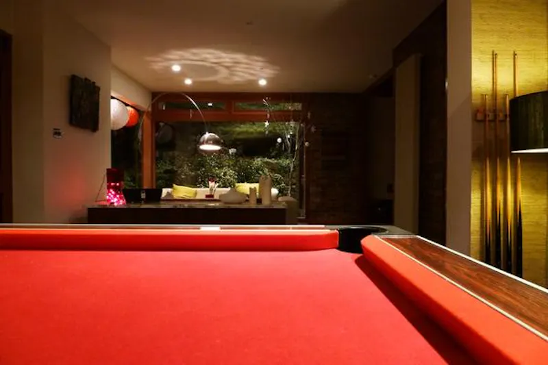 Games room at Bromley Modernist house, K391 (photo 15)