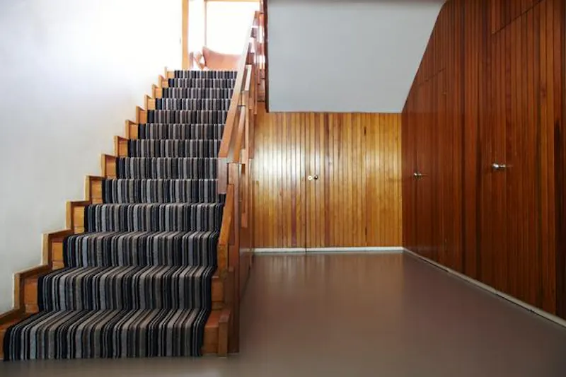 Staircase at Bromley Modernist house, K391 (photo 16)