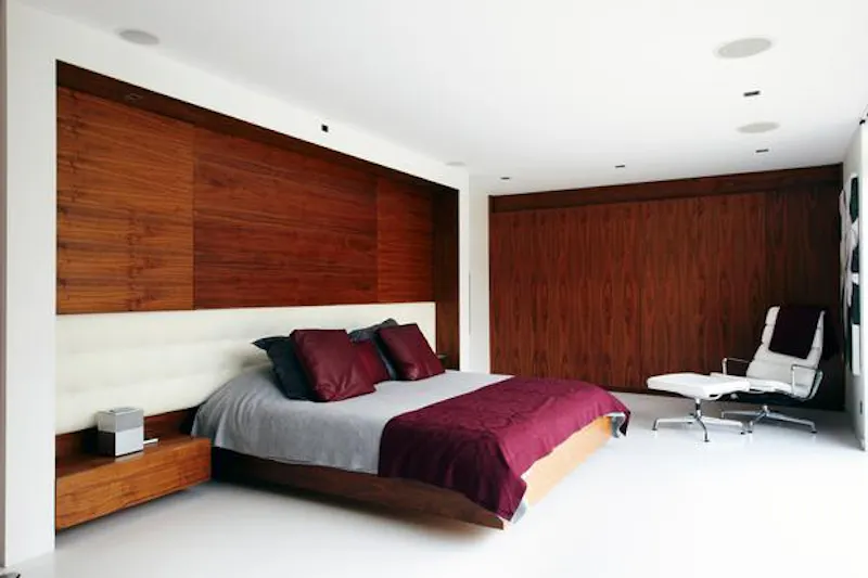Bedroom at Bromley Modernist house, K391 (photo 18)