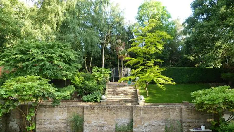 Garden - formal at Bromley Modernist house, K391 (photo 41)
