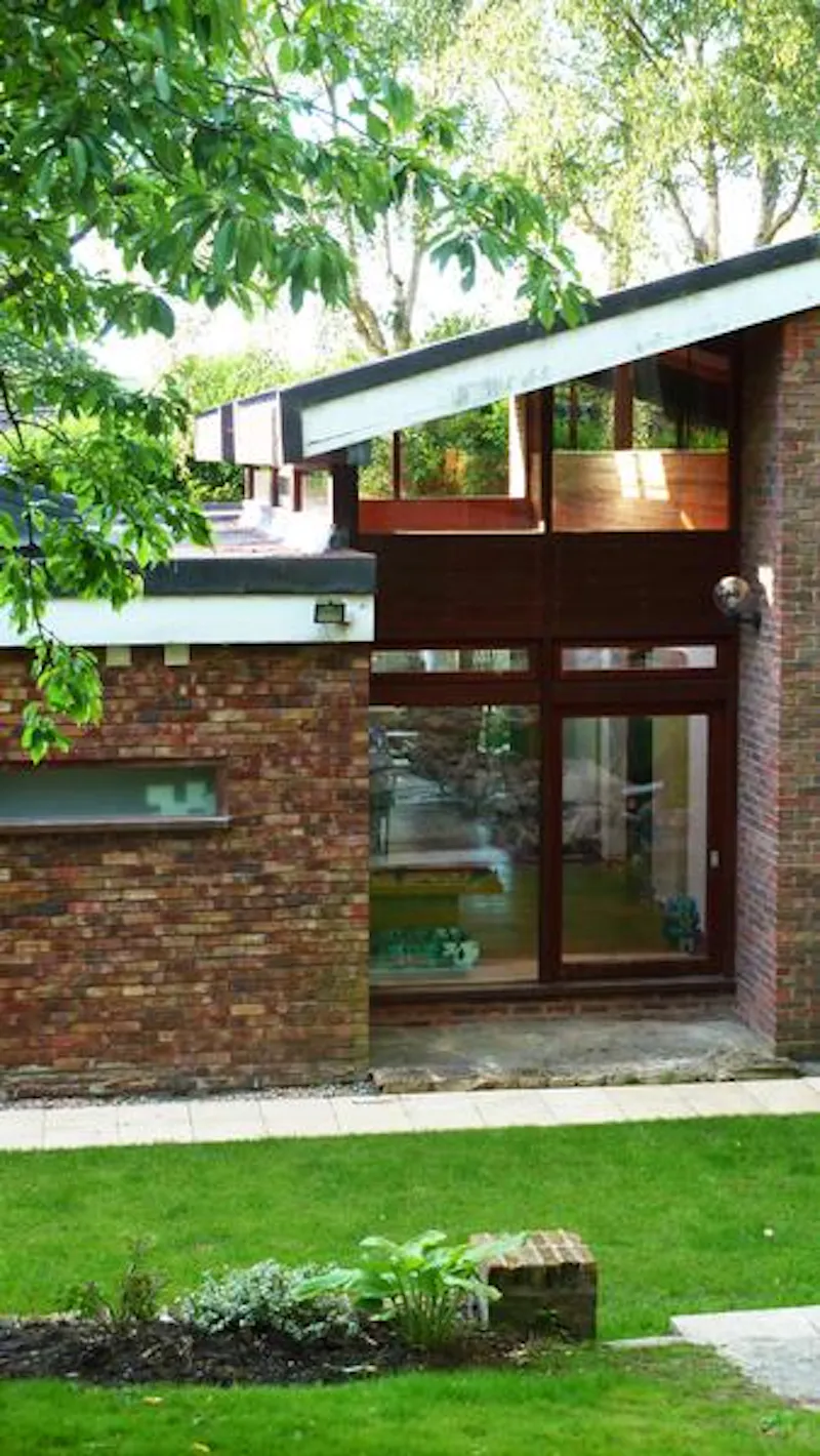 Bromley Modernist house, K391 (photo 47)