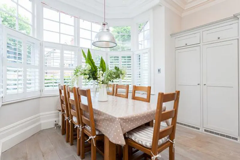 Dining room at Wimbledon indoor pool house, D2181 (photo 10)
