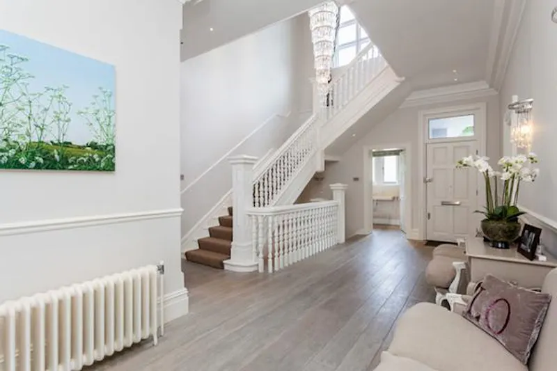 Entrance hall at Wimbledon indoor pool house, D2181 (photo 2)