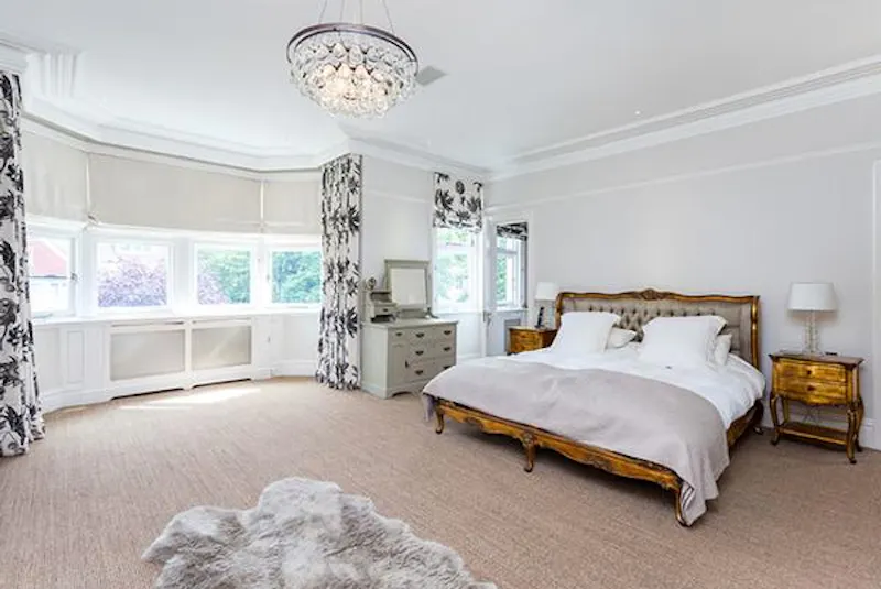 Bedroom at Wimbledon indoor pool house, D2181 (photo 20)