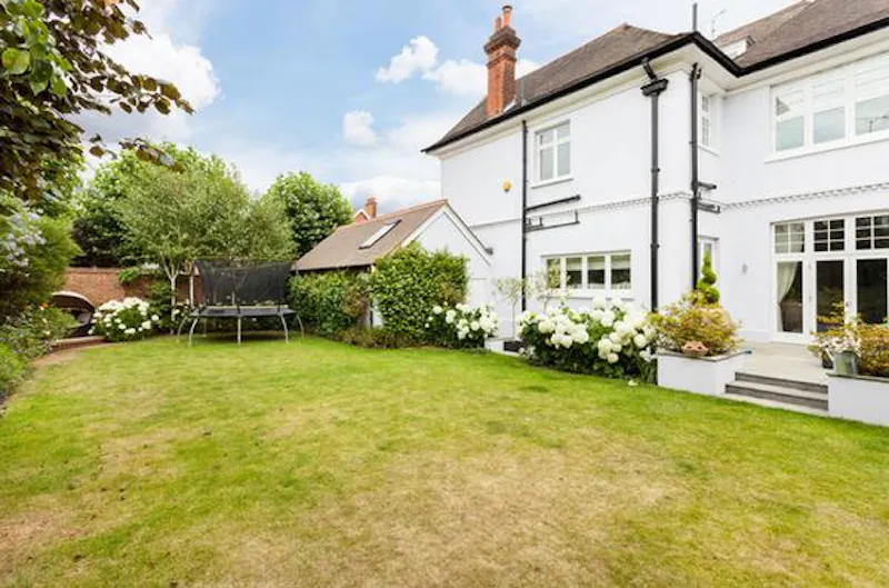 Garden at Wimbledon indoor pool house, D2181 (photo 36)
