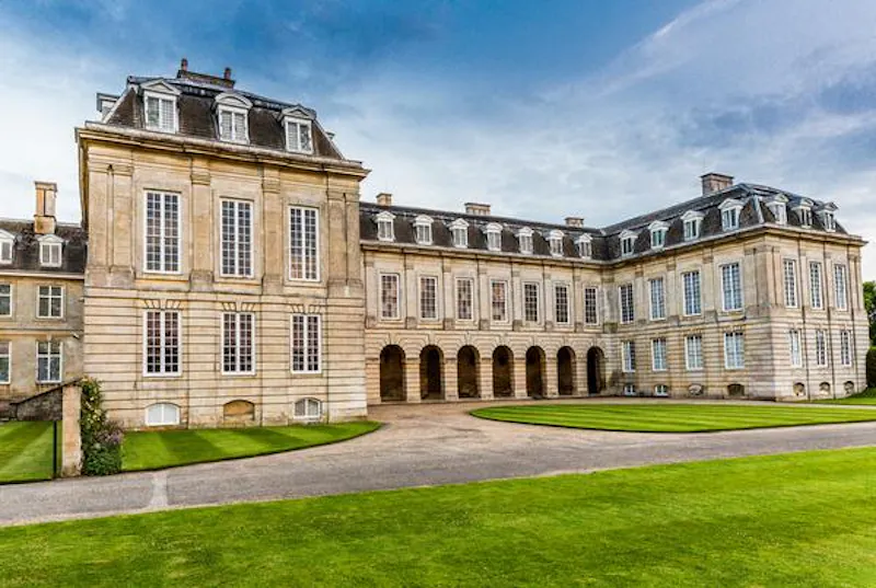 Versaille style estate in Kettering, A1355 (photo 1)