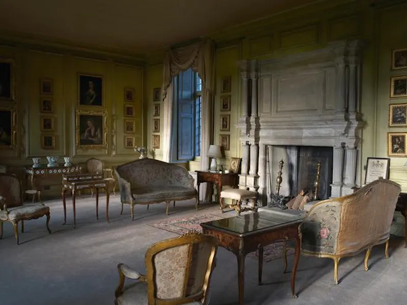 Drawing room at Versaille style estate in Kettering, A1355 (photo 3)
