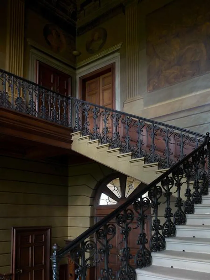 Staircase at Versaille style estate in Kettering, A1355 (photo 4)