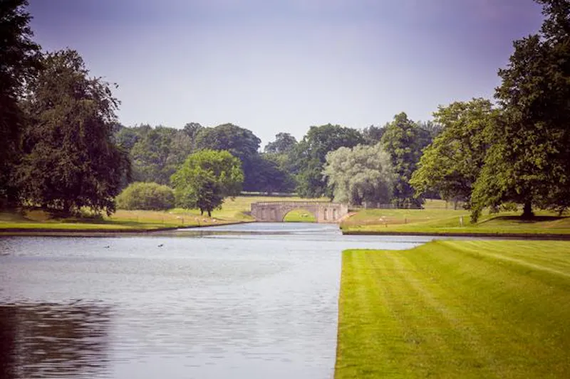 Lake at Versaille style estate in Kettering, A1355 (photo 21)