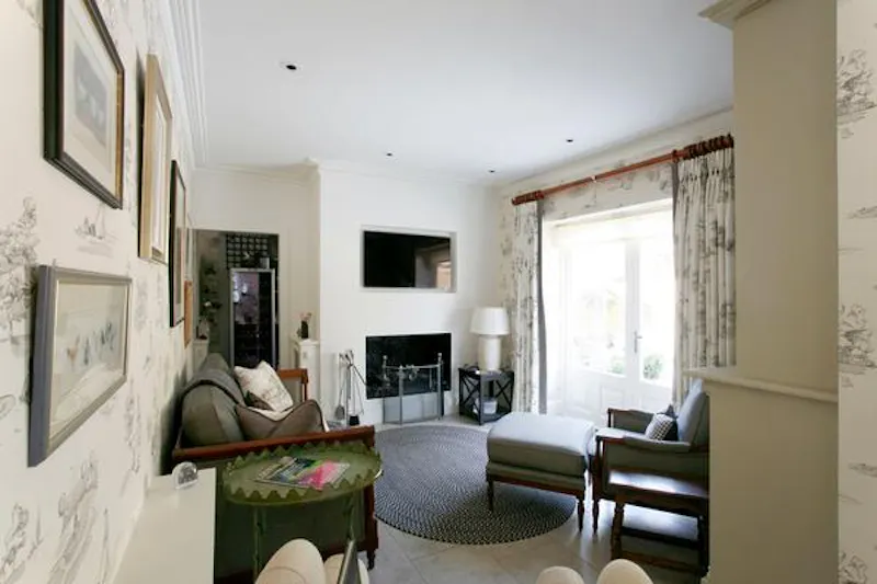 Film location D1528 in Surrey (photo 6)