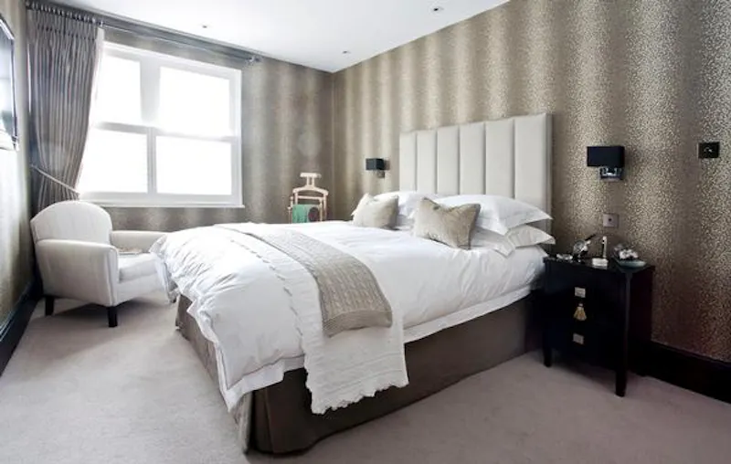 Bedroom at Film location D1528 in Surrey (photo 13)