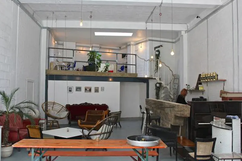 Quirky Homerton cafe, R784 (photo 6)