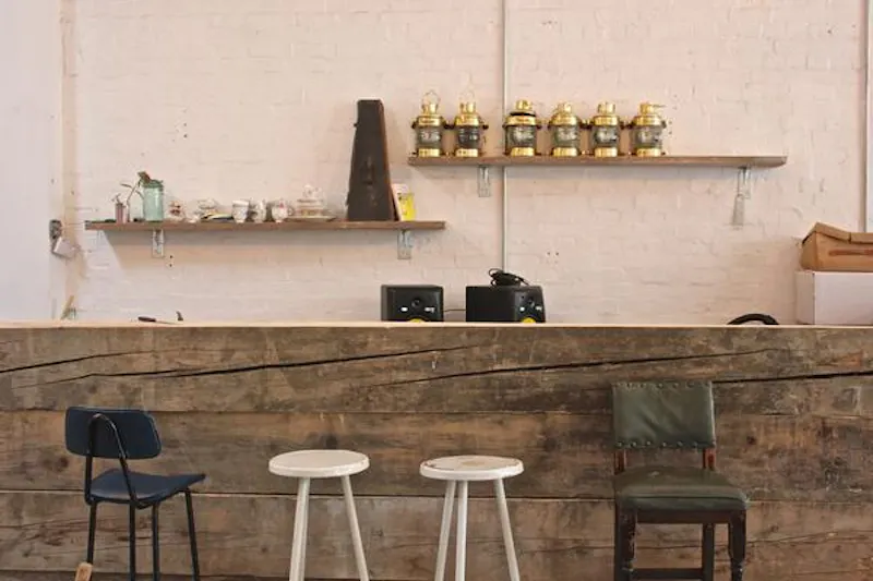 Bar at Quirky Homerton cafe, R784 (photo 12)
