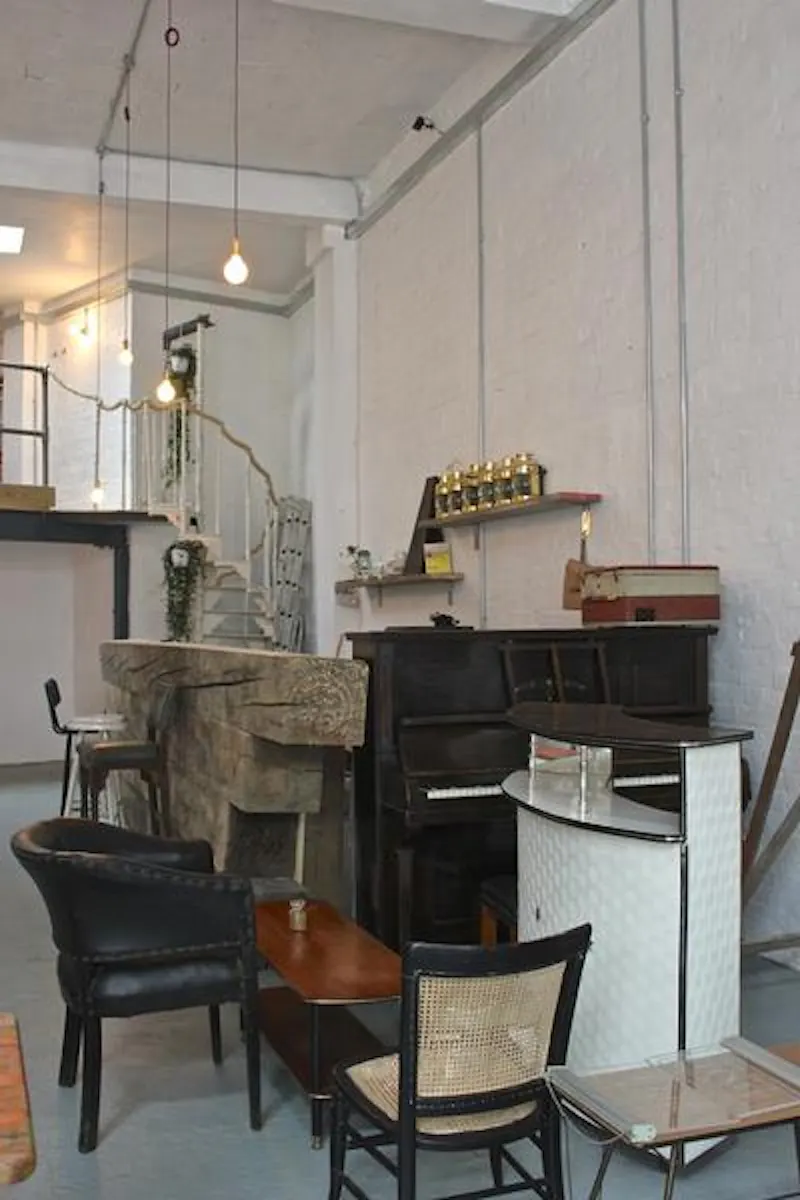 Quirky Homerton cafe, R784 (photo 16)