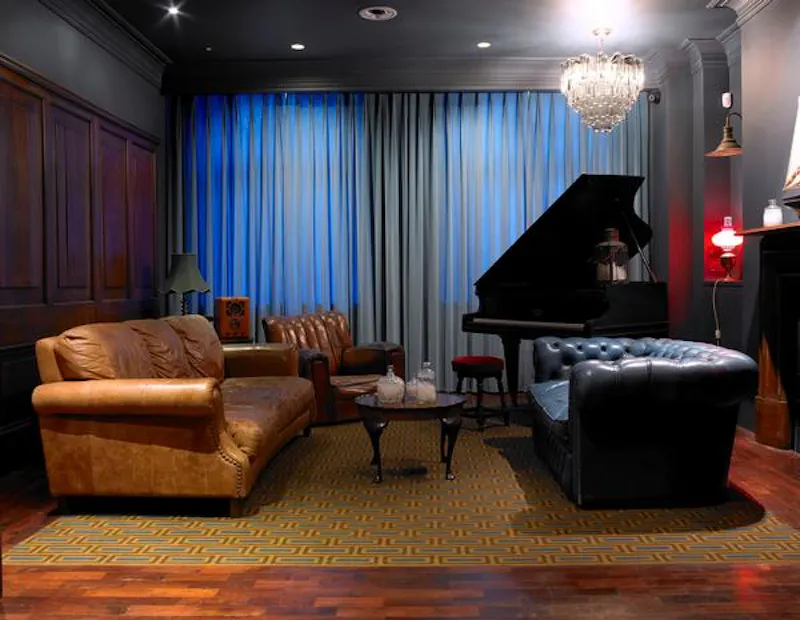 Piano at Shoreditch gentlemen's club, R785 (photo 25)
