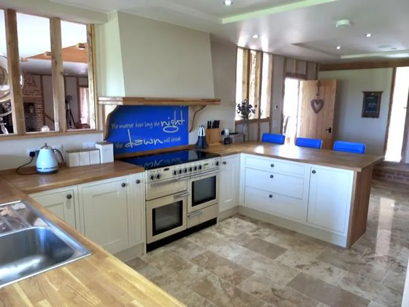 Kitchen at Film location L650 in Essex (photo 10)