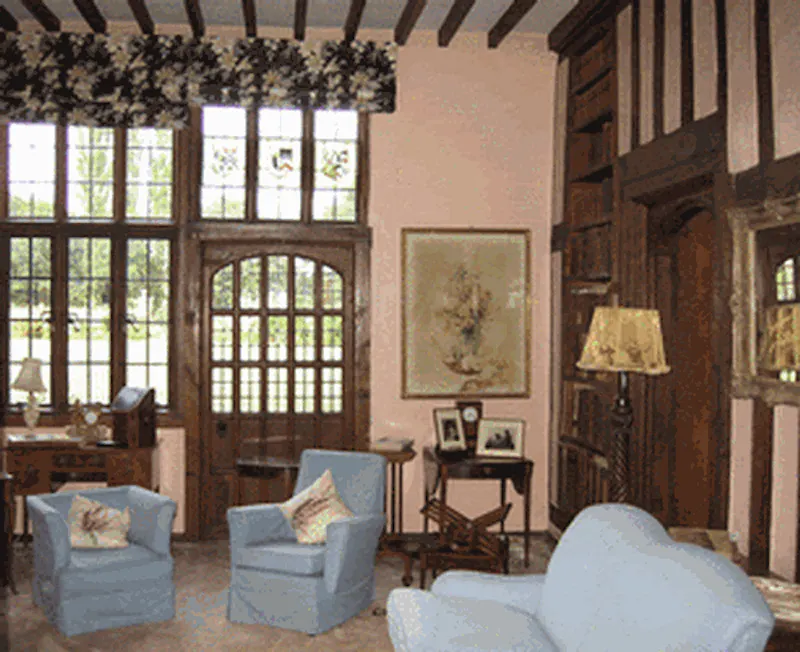 Drawing room at Film location H174 in Buckinghamshire (photo 3)