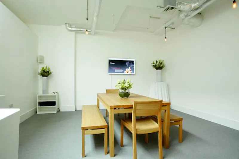 Bright studio kitchen in Old Street, Q91 (photo 11)