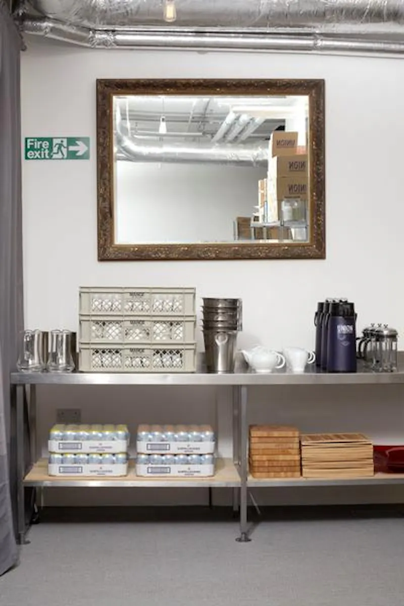 Bright studio kitchen in Old Street, Q91 (photo 13)