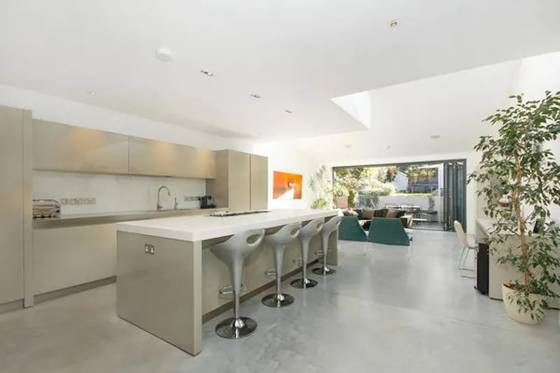 Kitchen at Stylish Wandsworth family house, B1640 (photo 7)