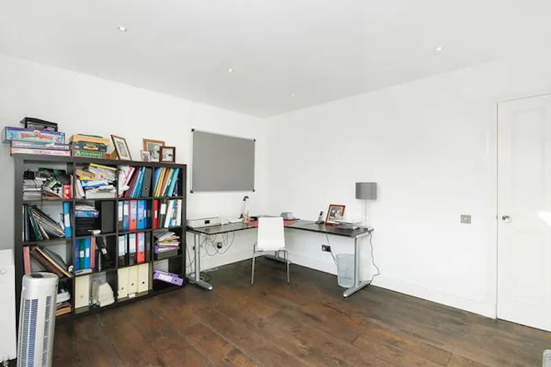 Study at Stylish Wandsworth family house, B1640 (photo 12)