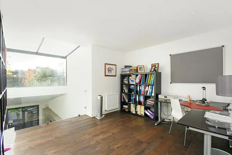 Stylish Wandsworth family house, B1640 (photo 13)