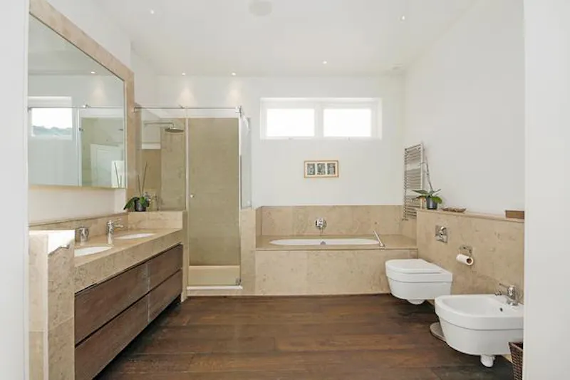Bathroom at Stylish Wandsworth family house, B1640 (photo 15)