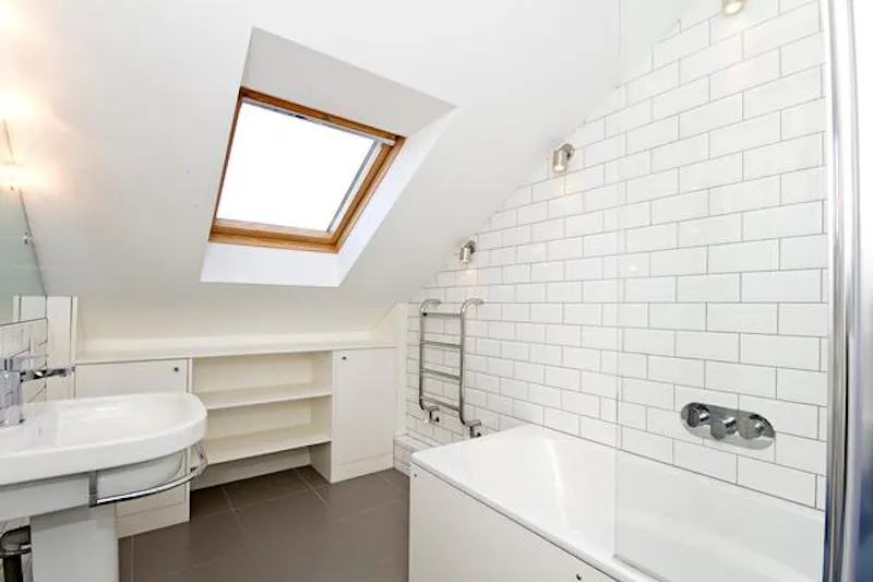 Bathroom at Stylish Wandsworth family house, B1640 (photo 19)