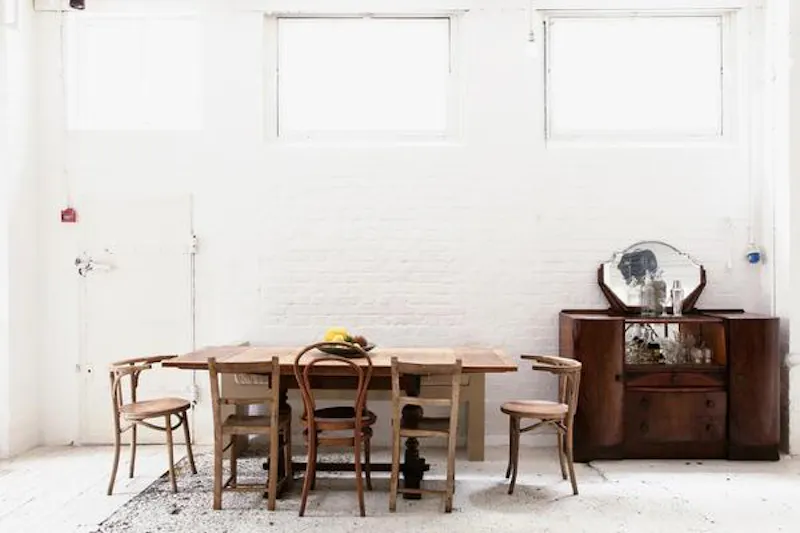 Dining room at White distressed Hackney studio, N271 (photo 2)