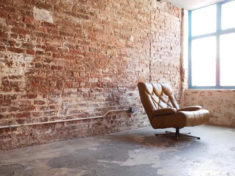 Exposed brick at Seven Sisters Factory studio, N279 (photo 1)