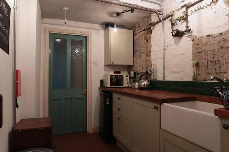 Kitchen at Seven Sisters Factory studio, N279 (photo 4)