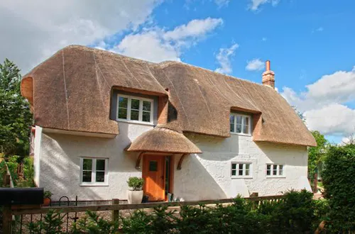 400-year old chocolate box cottage, C850