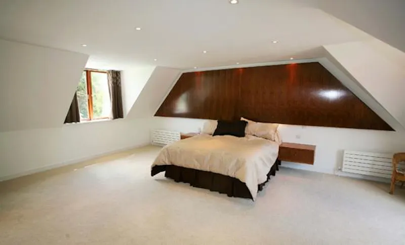 Bedroom at Film location D2184 in Hertfordshire (photo 8)