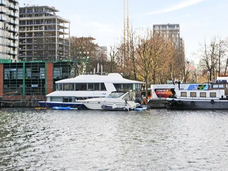 Views - Thames at Opulent yacht in Isle of Dogs, HSE22 (photo 1)