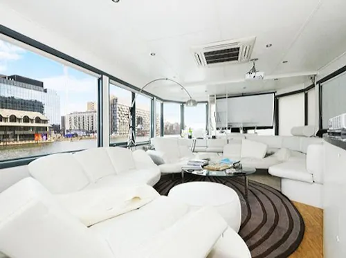 Opulent yacht in Isle of Dogs, HSE22