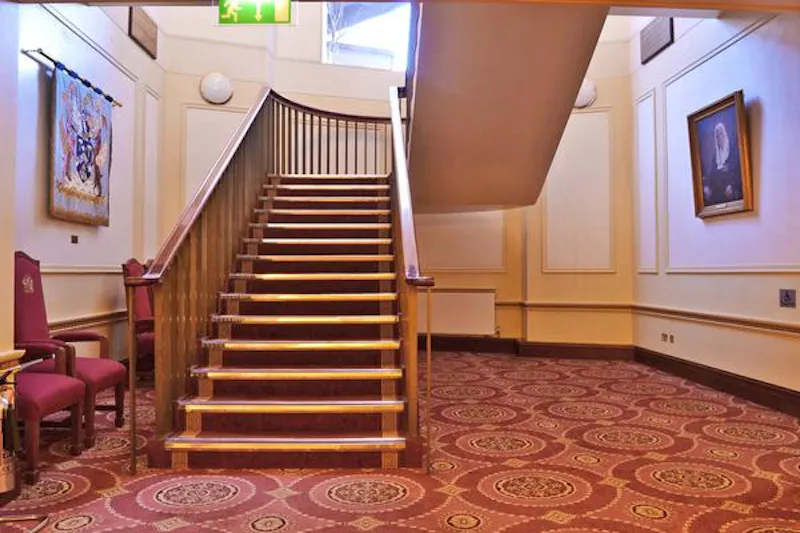 Staircase at Neo-classical City ballroom, Q79 (photo 3)