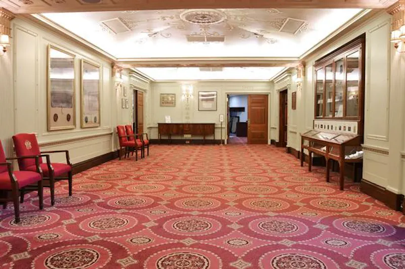 Entrance hall at Neo-classical City ballroom, Q79 (photo 5)