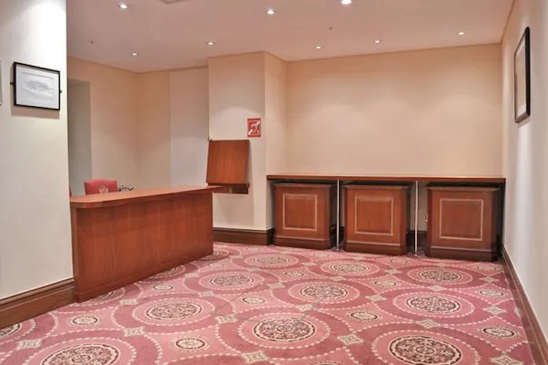 Changing rooms at Neo-classical City ballroom, Q79 (photo 8)