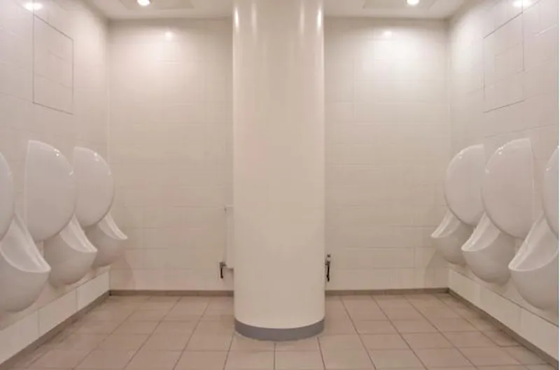 Bathroom at Neo-classical City ballroom, Q79 (photo 21)
