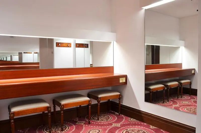 Dressing room at Neo-classical City ballroom, Q79 (photo 22)