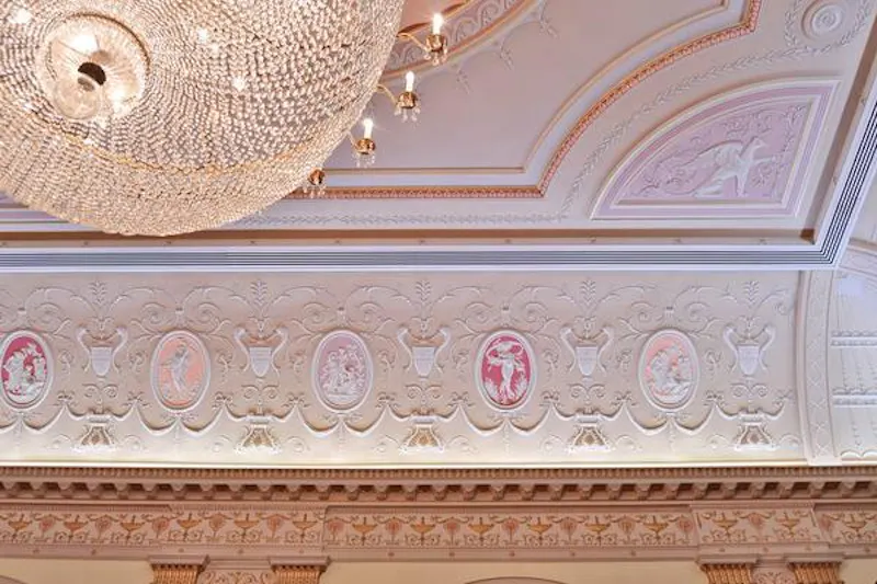 Neo-classical City ballroom, Q79 (photo 18)