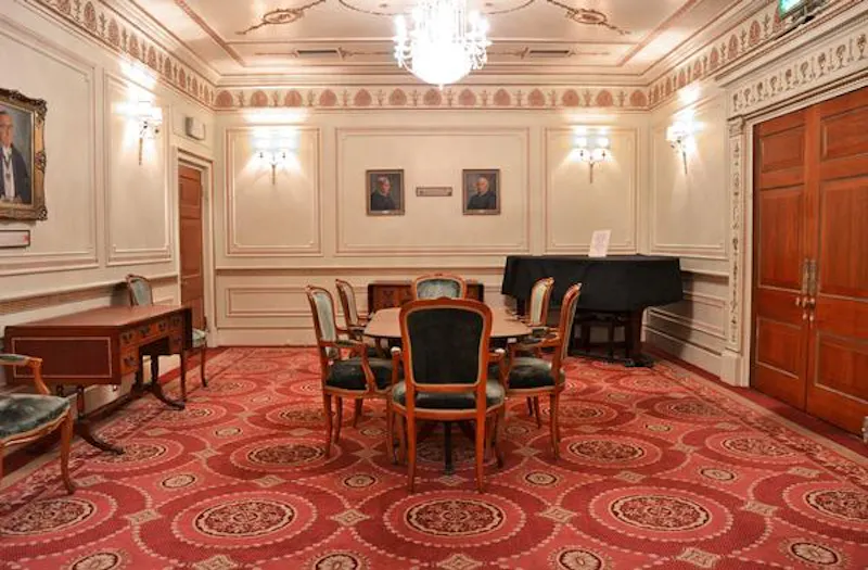 Boardroom at Neo-classical City ballroom, Q79 (photo 26)
