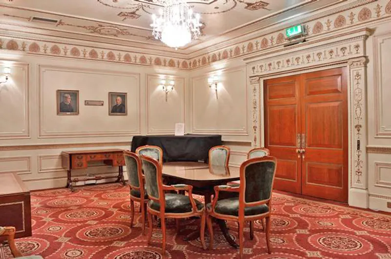 Neo-classical City ballroom, Q79 (photo 27)