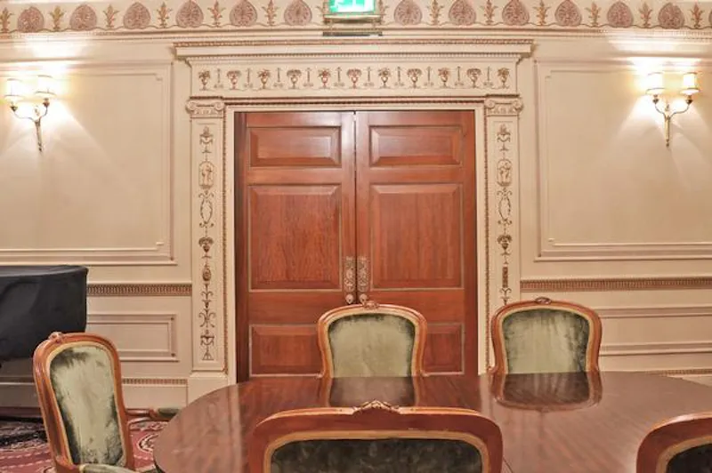 Neo-classical City ballroom, Q79 (photo 31)