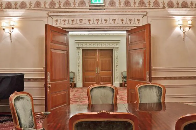 Neo-classical City ballroom, Q79 (photo 32)