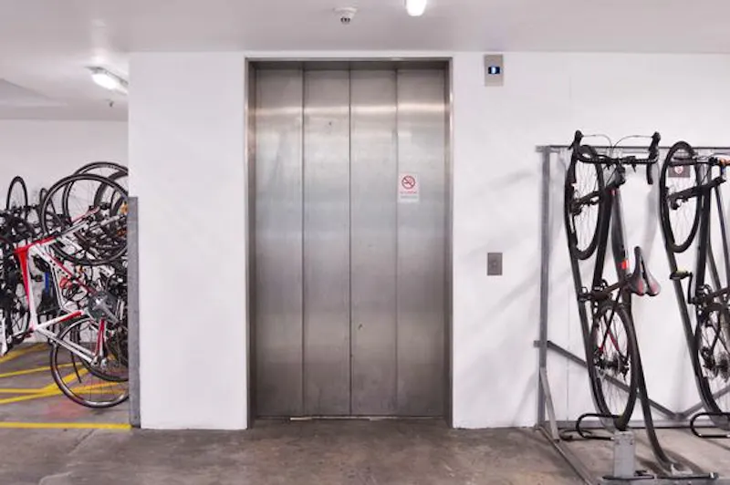 Lift at Neo-classical City ballroom, Q79 (photo 46)