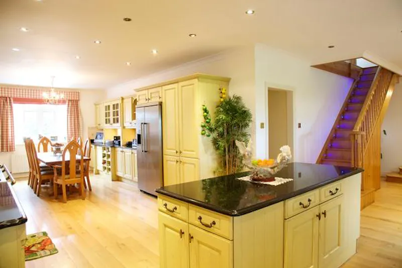 Kitchen at Spacious Winchester fun palace, D2187 (photo 2)