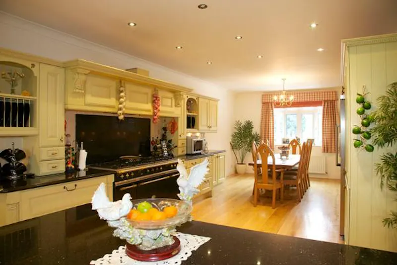 Spacious Winchester fun palace, D2187 (photo 3)
